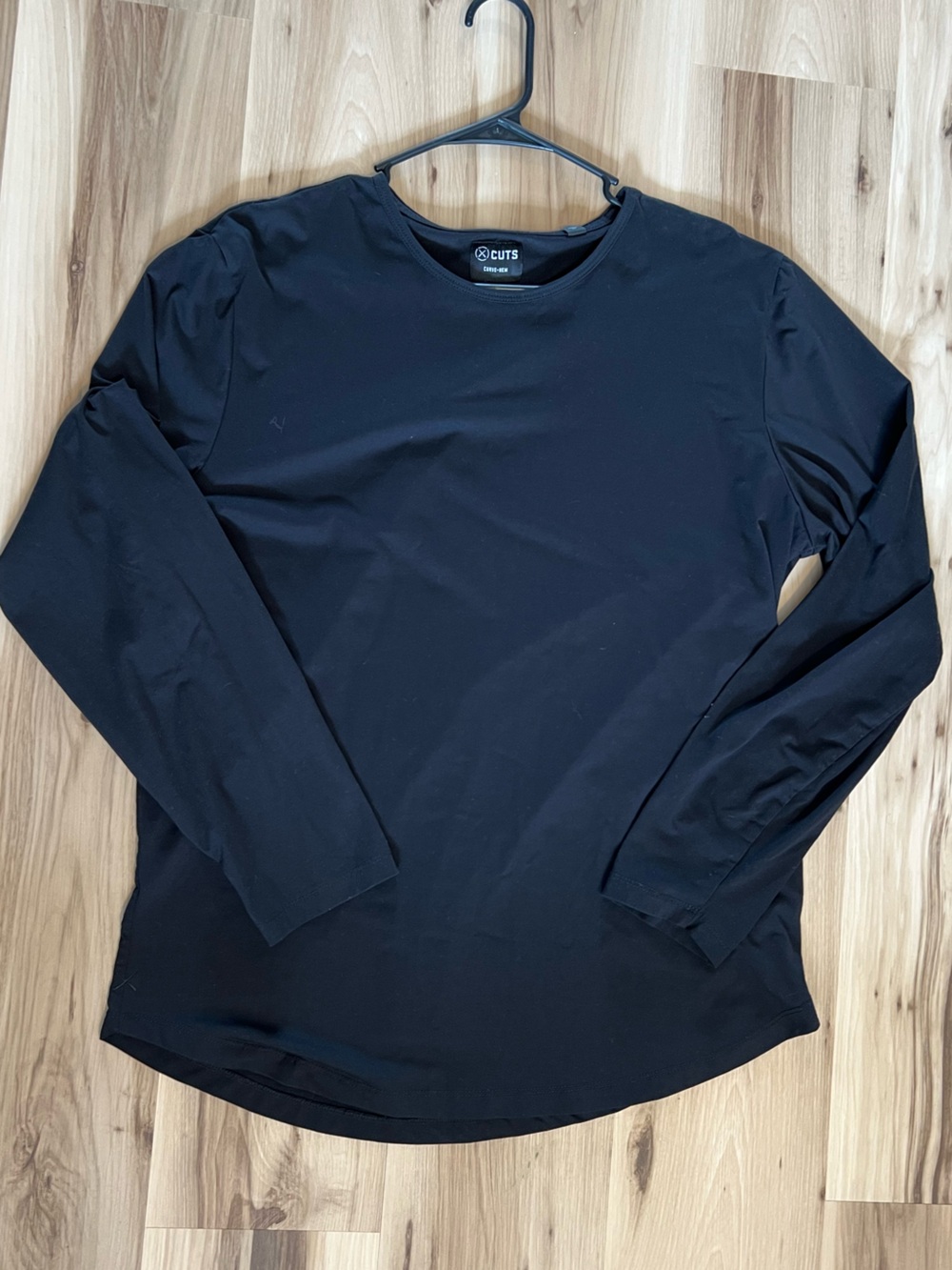 Cuts Clothing Curve Hem Long Sleeve Tee - Black